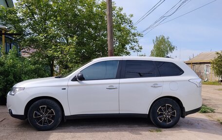Mitsubishi Outlander III рестайлинг 3, 2014 год, 1 500 000 рублей, 2 фотография