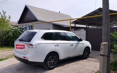 Mitsubishi Outlander III рестайлинг 3, 2014 год, 1 500 000 рублей, 3 фотография