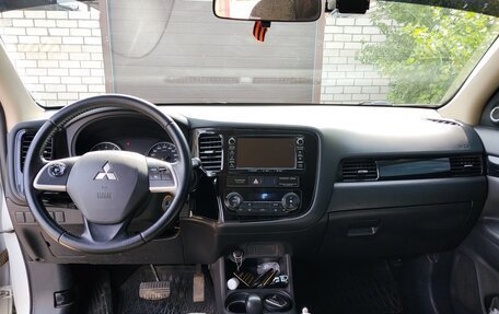Mitsubishi Outlander III рестайлинг 3, 2014 год, 1 500 000 рублей, 5 фотография