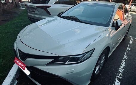 Toyota Camry, 2020 год, 3 150 000 рублей, 2 фотография