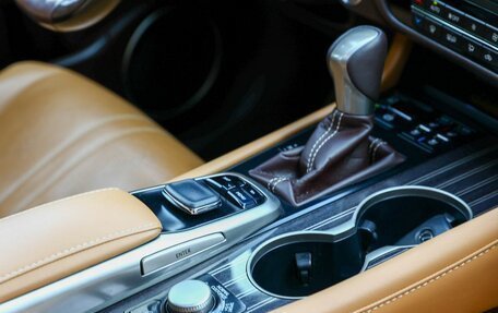 Lexus RX IV рестайлинг, 2019 год, 4 199 999 рублей, 18 фотография