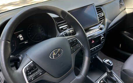 Hyundai Solaris II рестайлинг, 2021 год, 1 900 000 рублей, 12 фотография
