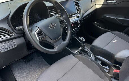 Hyundai Solaris II рестайлинг, 2021 год, 1 900 000 рублей, 6 фотография