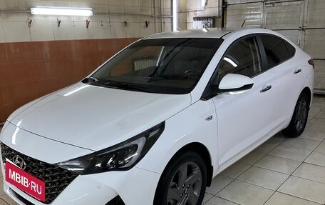 Hyundai Solaris II рестайлинг, 2021 год, 1 900 000 рублей, 8 фотография