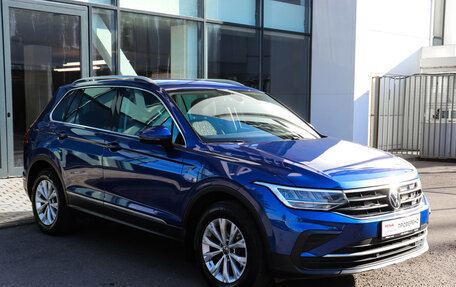 Volkswagen Tiguan II, 2021 год, 2 559 000 рублей, 3 фотография