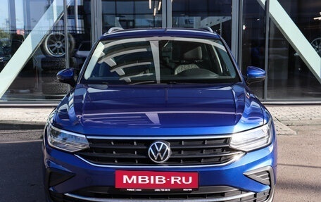 Volkswagen Tiguan II, 2021 год, 2 559 000 рублей, 2 фотография