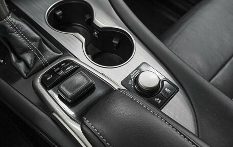 Lexus RX IV рестайлинг, 2017 год, 3 885 000 рублей, 13 фотография