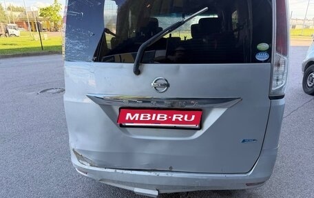 Nissan Serena IV, 2011 год, 750 000 рублей, 3 фотография