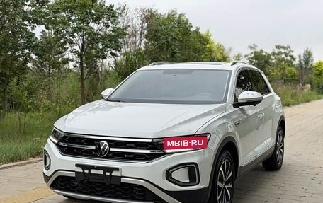 Volkswagen T-Roc I, 2023 год, 1 435 000 рублей, 1 фотография