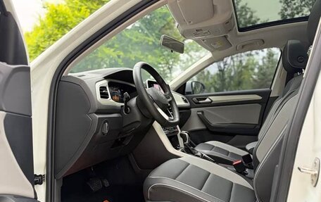 Volkswagen T-Roc I, 2023 год, 1 435 000 рублей, 8 фотография