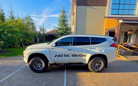 Mitsubishi Montero Sport, 2023 год, 6 000 000 рублей, 3 фотография