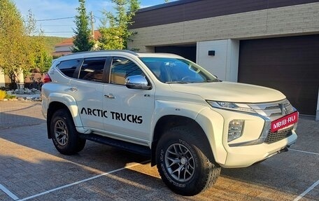 Mitsubishi Montero Sport, 2023 год, 6 000 000 рублей, 2 фотография