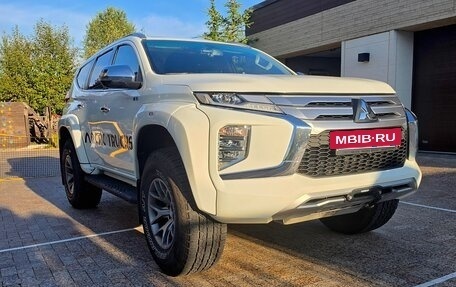 Mitsubishi Montero Sport, 2023 год, 6 000 000 рублей, 6 фотография