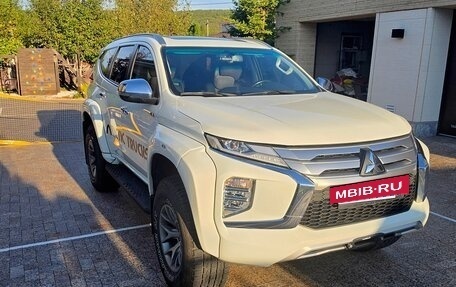 Mitsubishi Montero Sport, 2023 год, 6 000 000 рублей, 8 фотография