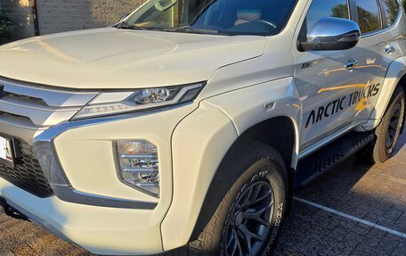 Mitsubishi Montero Sport, 2023 год, 6 000 000 рублей, 14 фотография