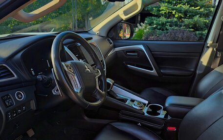 Mitsubishi Montero Sport, 2023 год, 6 000 000 рублей, 19 фотография