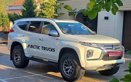 Mitsubishi Montero Sport, 2023 год, 6 000 000 рублей, 17 фотография