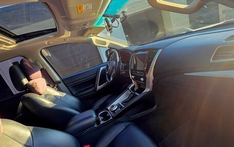 Mitsubishi Montero Sport, 2023 год, 6 000 000 рублей, 33 фотография
