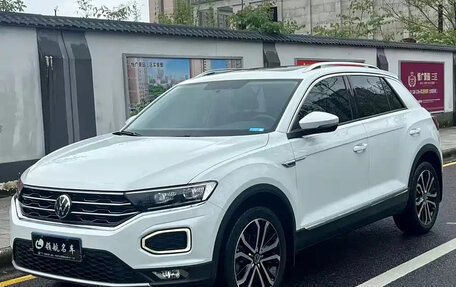 Volkswagen T-Roc I, 2022 год, 1 356 018 рублей, 2 фотография