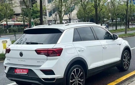 Volkswagen T-Roc I, 2022 год, 1 356 018 рублей, 4 фотография