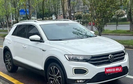 Volkswagen T-Roc I, 2022 год, 1 356 018 рублей, 3 фотография