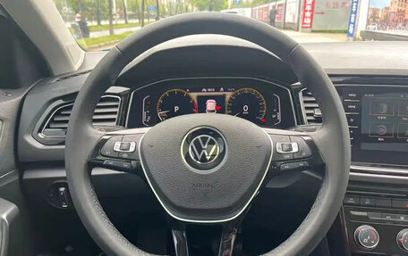 Volkswagen T-Roc I, 2022 год, 1 356 018 рублей, 12 фотография
