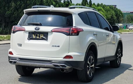Toyota RAV4, 2019 год, 2 300 000 рублей, 4 фотография
