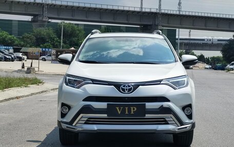 Toyota RAV4, 2019 год, 2 300 000 рублей, 2 фотография