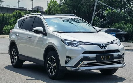 Toyota RAV4, 2019 год, 2 300 000 рублей, 3 фотография