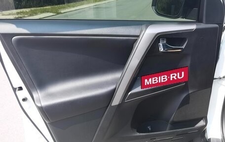Toyota RAV4, 2019 год, 2 300 000 рублей, 11 фотография