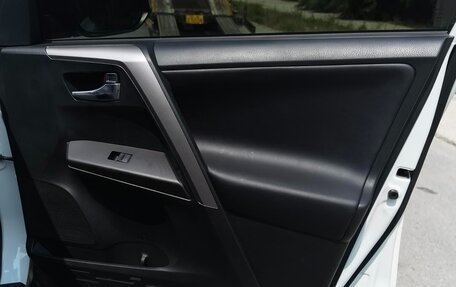 Toyota RAV4, 2019 год, 2 300 000 рублей, 13 фотография