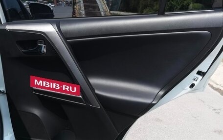 Toyota RAV4, 2019 год, 2 300 000 рублей, 14 фотография