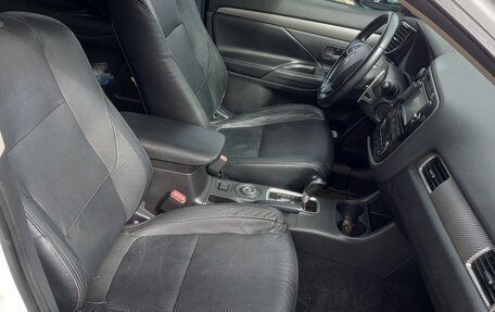Mitsubishi Outlander III рестайлинг 3, 2013 год, 1 750 000 рублей, 2 фотография