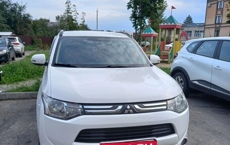 Mitsubishi Outlander III рестайлинг 3, 2013 год, 1 750 000 рублей, 10 фотография