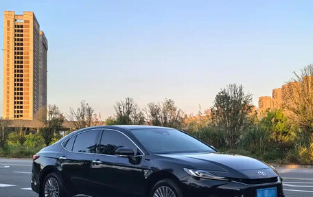 Toyota Camry, 2024 год, 2 900 000 рублей, 3 фотография