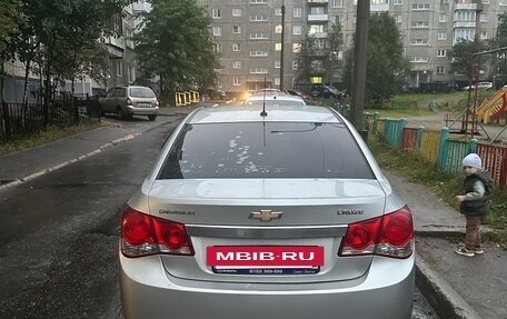 Chevrolet Cruze II, 2010 год, 450 000 рублей, 3 фотография