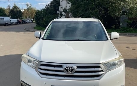 Toyota Highlander III, 2013 год, 2 100 000 рублей, 1 фотография