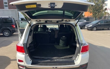 Toyota Highlander III, 2013 год, 2 100 000 рублей, 11 фотография