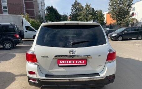 Toyota Highlander III, 2013 год, 2 100 000 рублей, 6 фотография