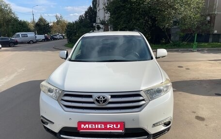 Toyota Highlander III, 2013 год, 2 100 000 рублей, 2 фотография
