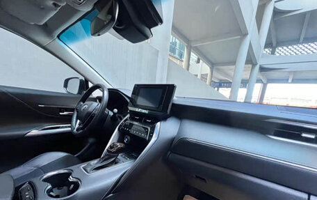 Toyota Venza, 2022 год, 4 000 000 рублей, 11 фотография