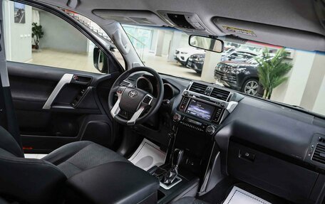 Toyota Land Cruiser Prado 150 рестайлинг 2, 2014 год, 2 850 000 рублей, 5 фотография