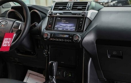 Toyota Land Cruiser Prado 150 рестайлинг 2, 2014 год, 2 850 000 рублей, 12 фотография