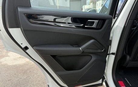 Porsche Cayenne III, 2021 год, 12 000 000 рублей, 16 фотография