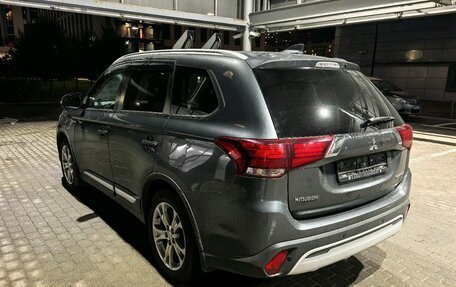 Mitsubishi Outlander III рестайлинг 3, 2019 год, 2 100 000 рублей, 4 фотография