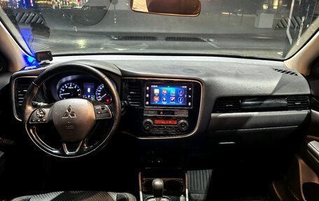 Mitsubishi Outlander III рестайлинг 3, 2019 год, 2 100 000 рублей, 9 фотография