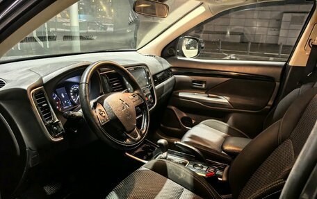 Mitsubishi Outlander III рестайлинг 3, 2019 год, 2 100 000 рублей, 6 фотография