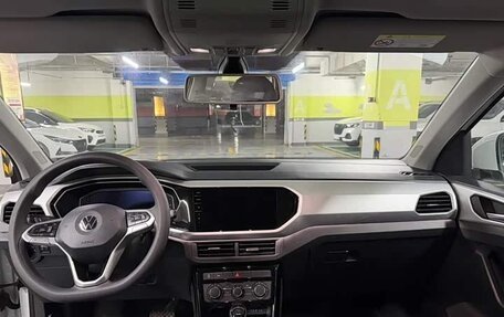 Volkswagen T-Cross I, 2023 год, 1 727 000 рублей, 9 фотография