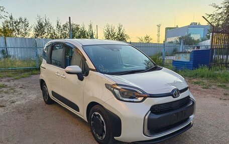 Toyota Sienta, 2023 год, 1 450 000 рублей, 3 фотография