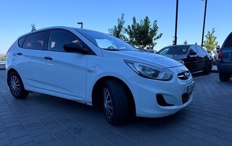 Hyundai Solaris II рестайлинг, 2013 год, 700 000 рублей, 2 фотография